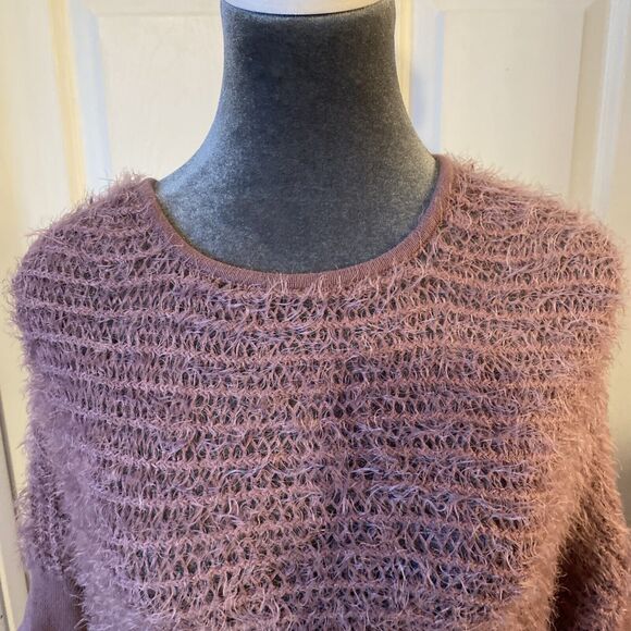 BKE Boutique Women’s Size Small Loose Knit Fuzzy Sweater Purple Round Neck - Picture 2 of 10